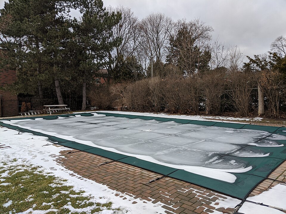 File:Swimming pool cover.jpg